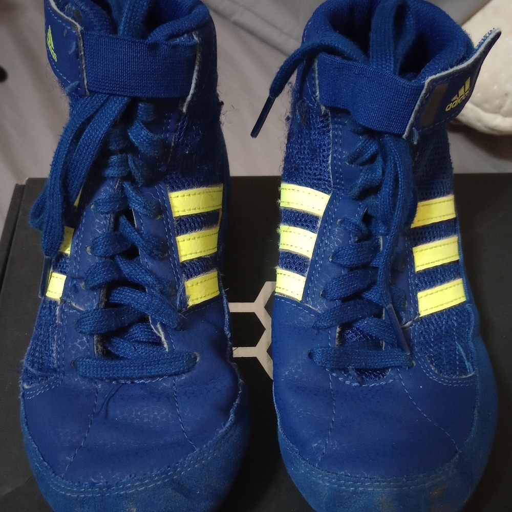 Boys Adidas HVC 2 Pro Wrestling Shoes size 2